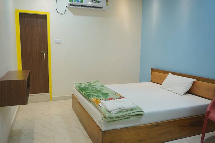 Room 17 of 28