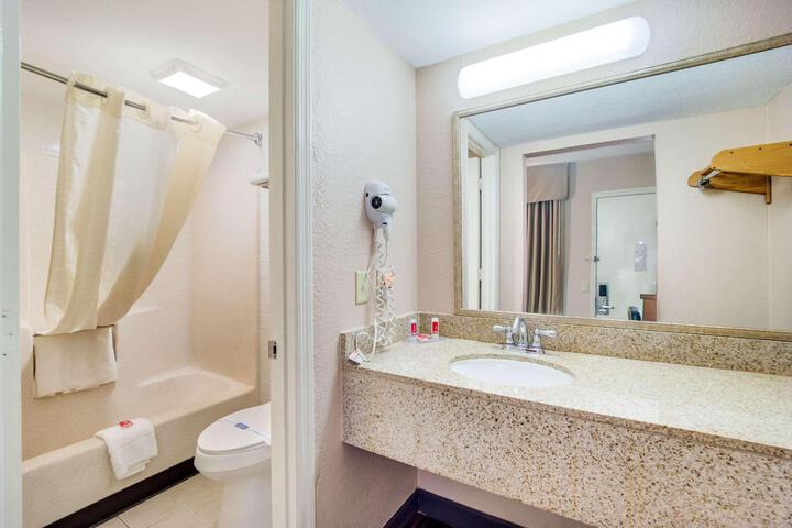 2 Double Beds (7 of 13)