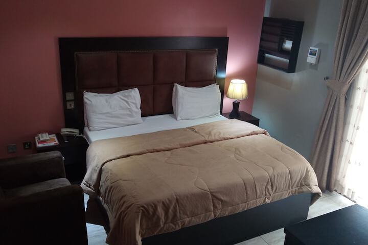 Room 6 of 31