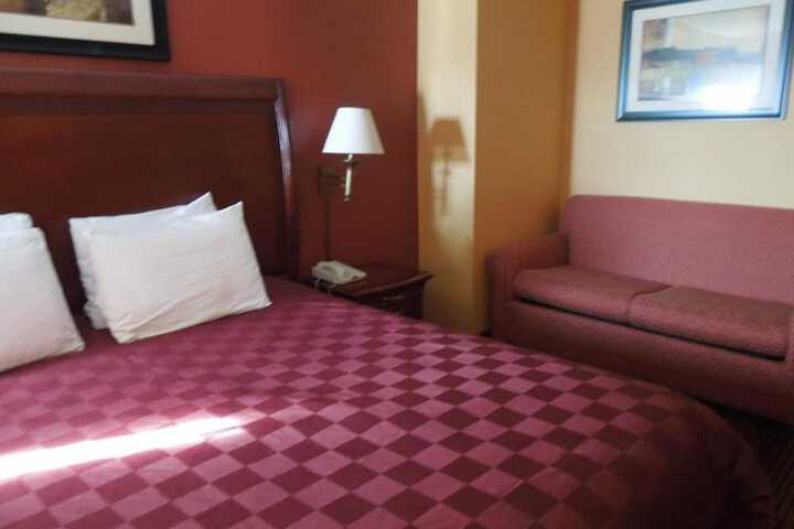 2 Queen Beds (2 of 11)