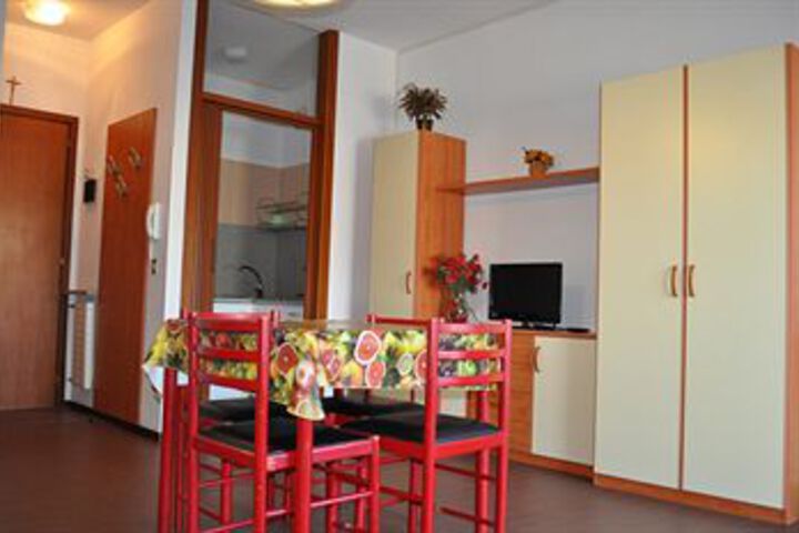 Room 8 of 15