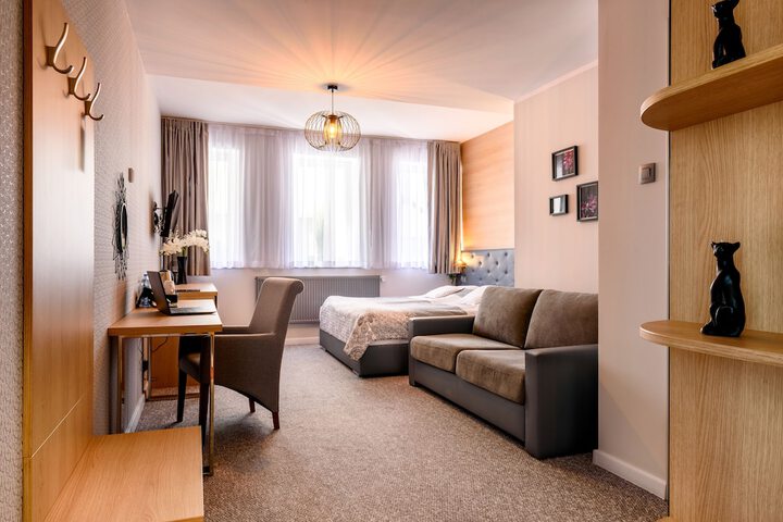 Room 8 of 34