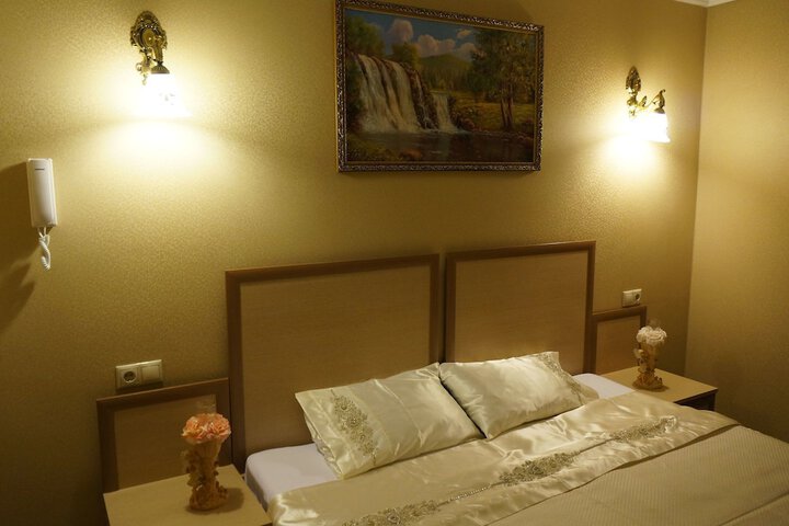 Room 8 of 42