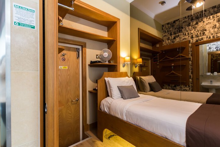 Room 39 of 128