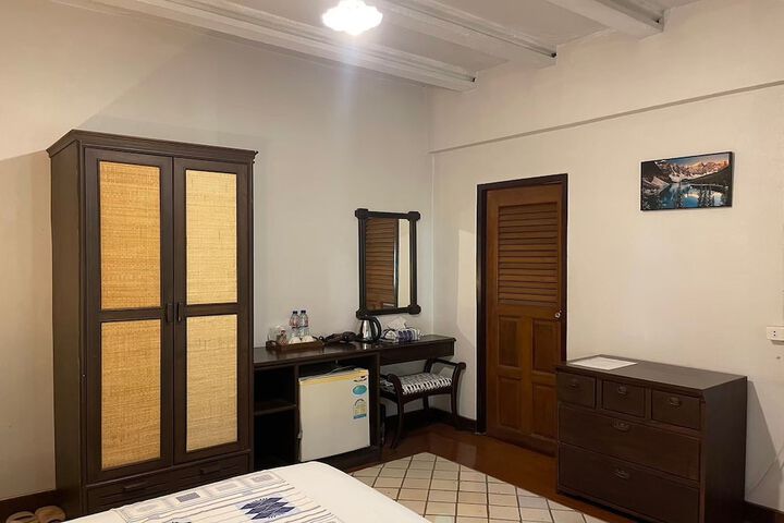 Room 3 of 53