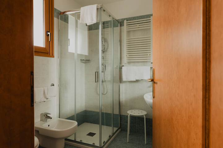 Room 27 of 46