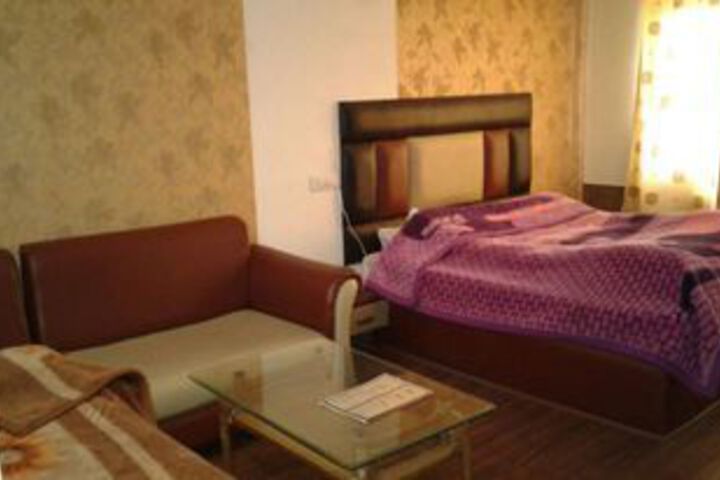 Room 13 of 23