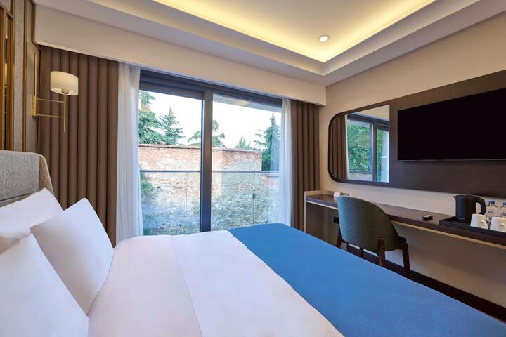 Room 6 of 113