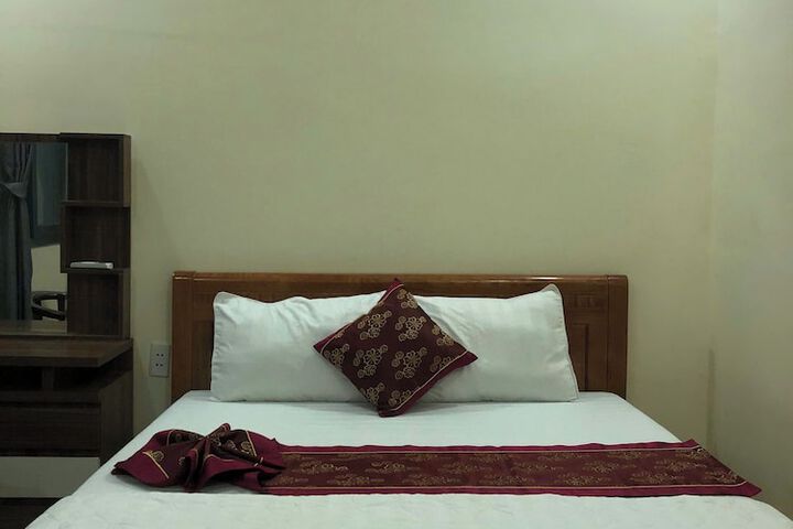 Room 3 of 16