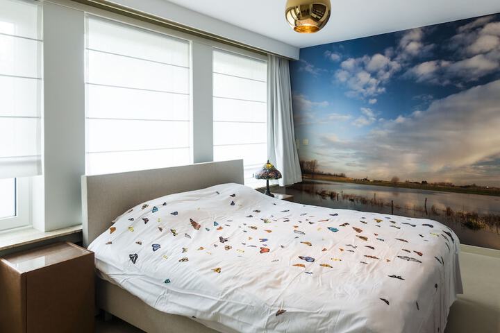 Room 16 of 38