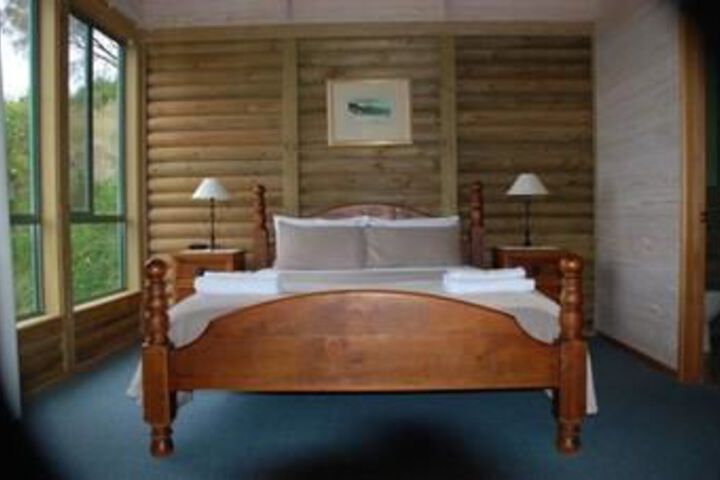 Room 10 of 32