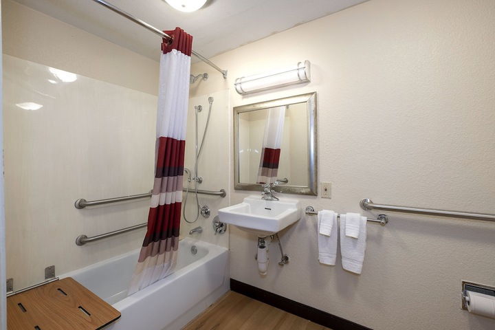 Double Deluxe King Bed (3 of 9)