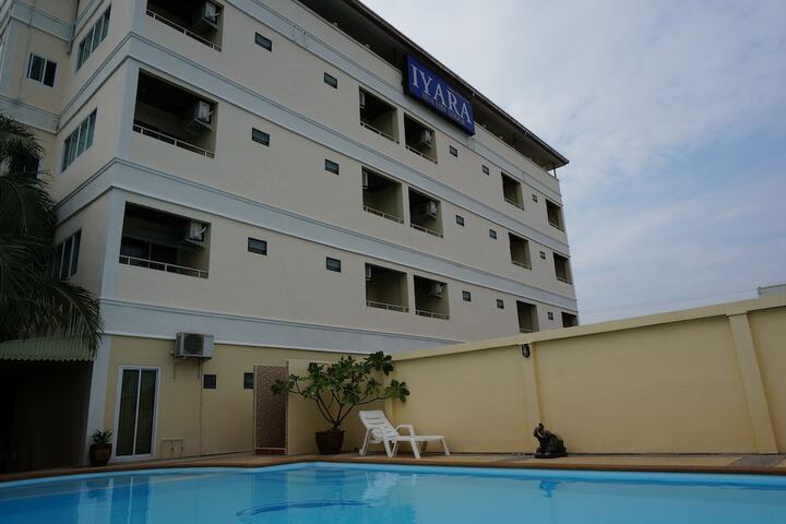 Pools & Facilities