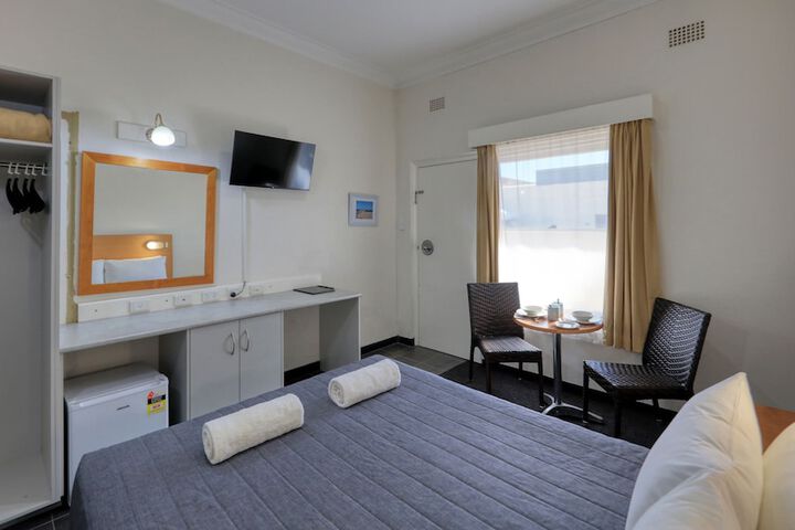 Room 6 of 34