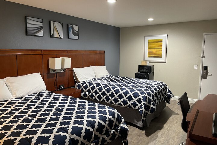 Basic Queen Bed (2 of 5)