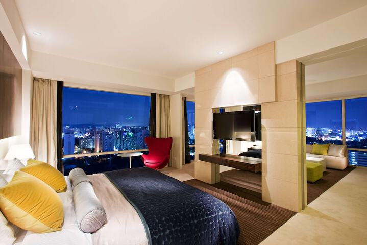 Room 25 of 66