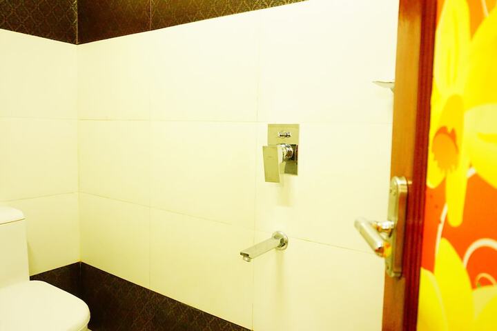 Room 6 of 17
