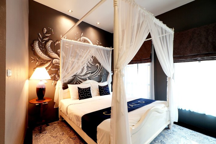 Room 20 of 49