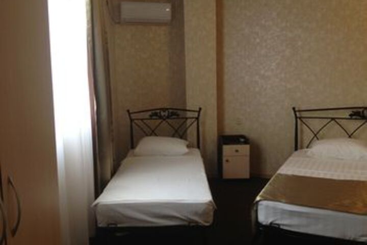 Room 121 of 176
