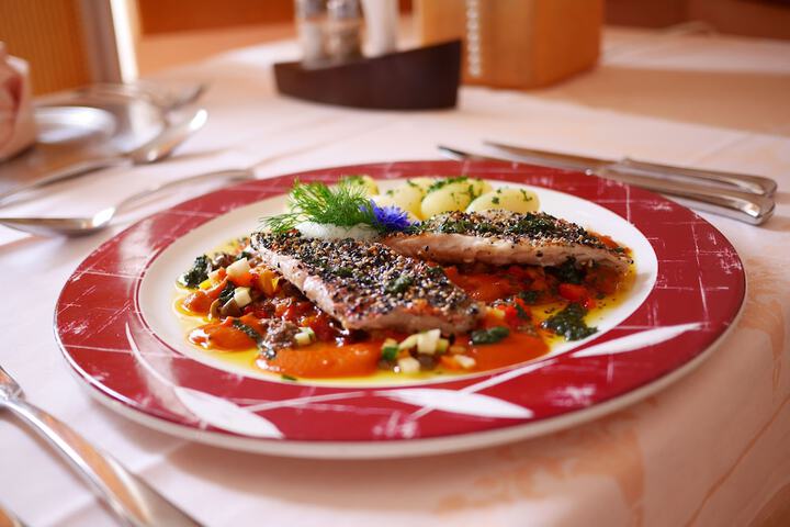 Dining 29 of 61