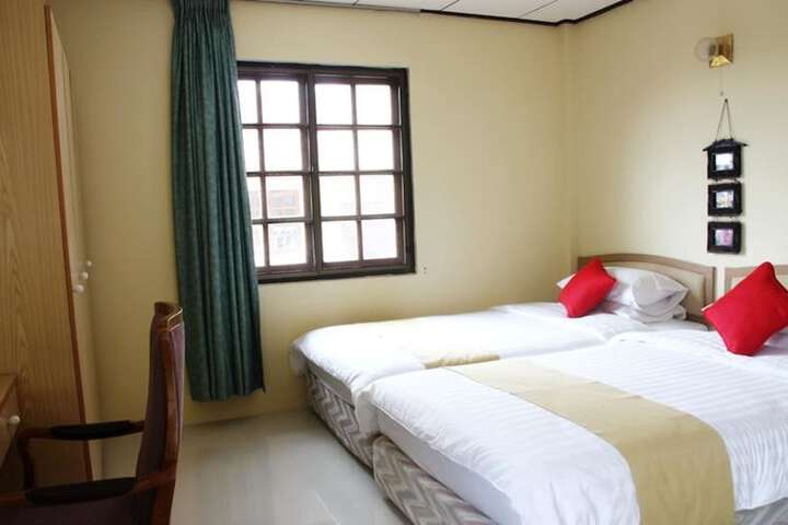 Room 12 of 15