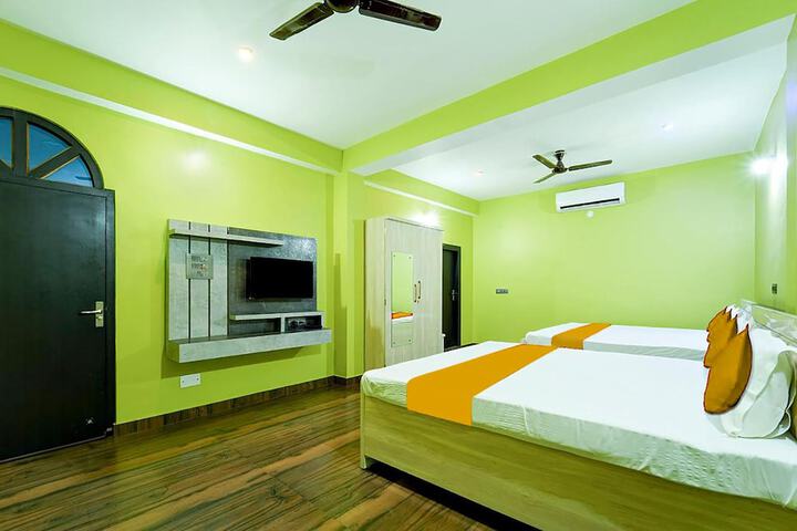 Room 4 of 25