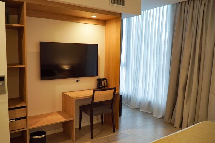 Room 10 of 42
