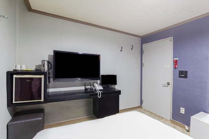 Room 37 of 82
