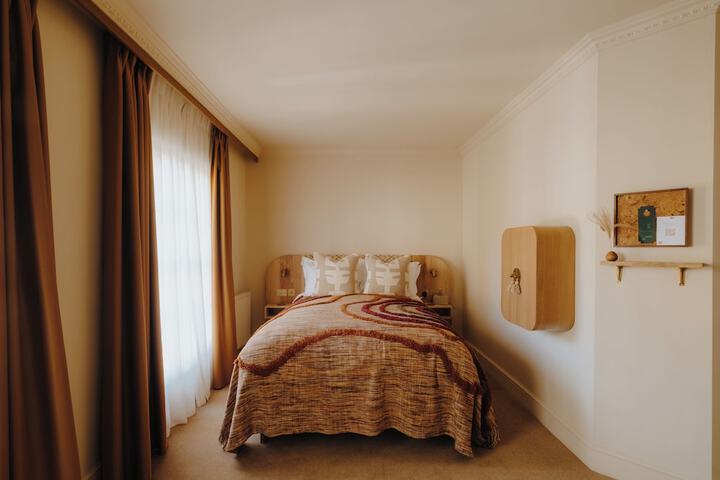 Room 8 of 75