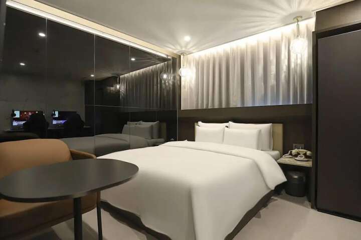 Room 26 of 109