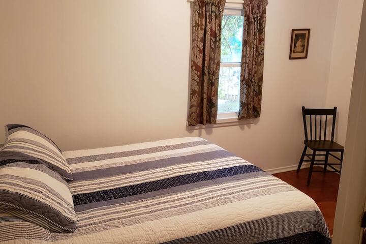Room 12 of 215