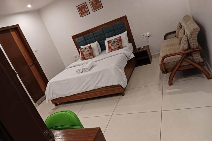 Room 9 of 22