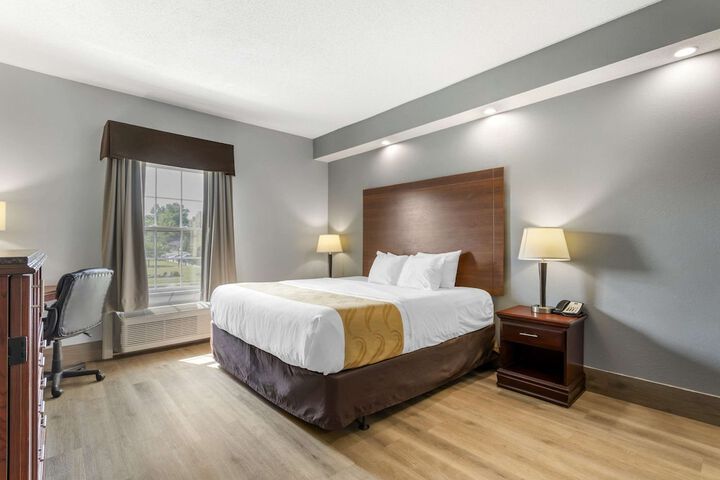 1 King Bed (16 of 16)