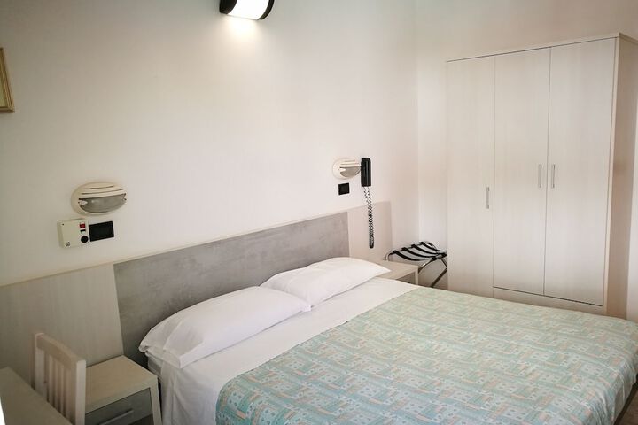 Room 12 of 42