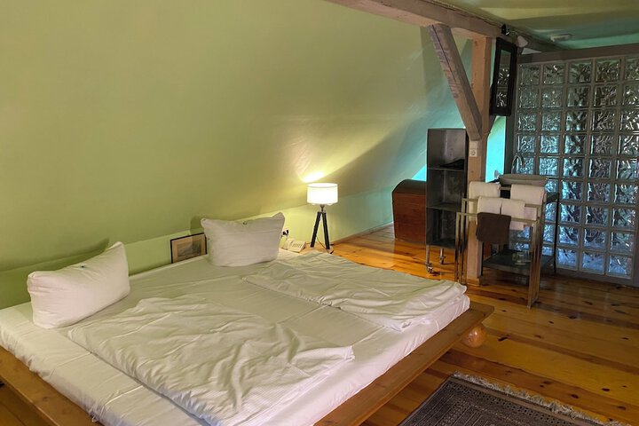 Room 42 of 101