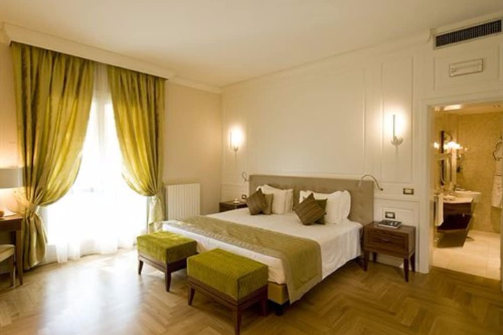 Room 6 of 75