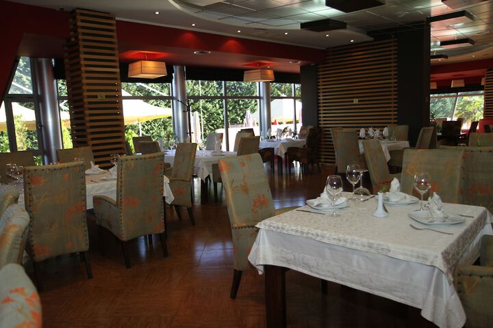 Dining 59 of 98