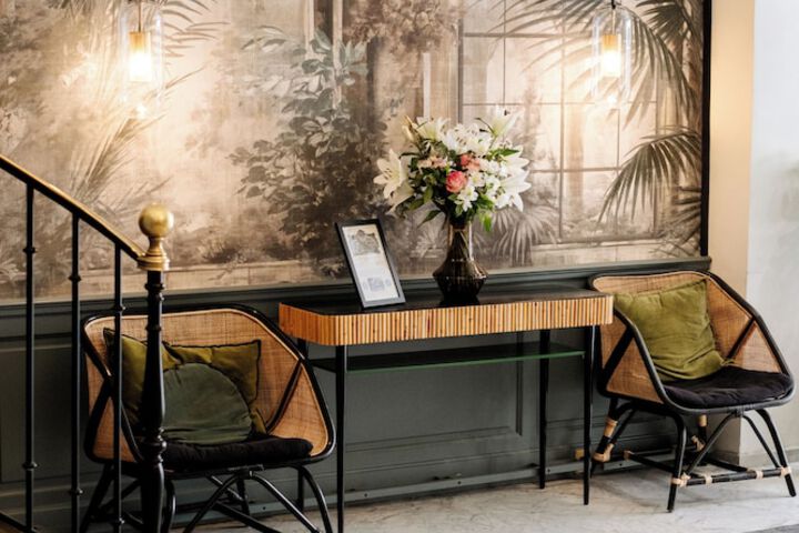 Entrance & Lobby