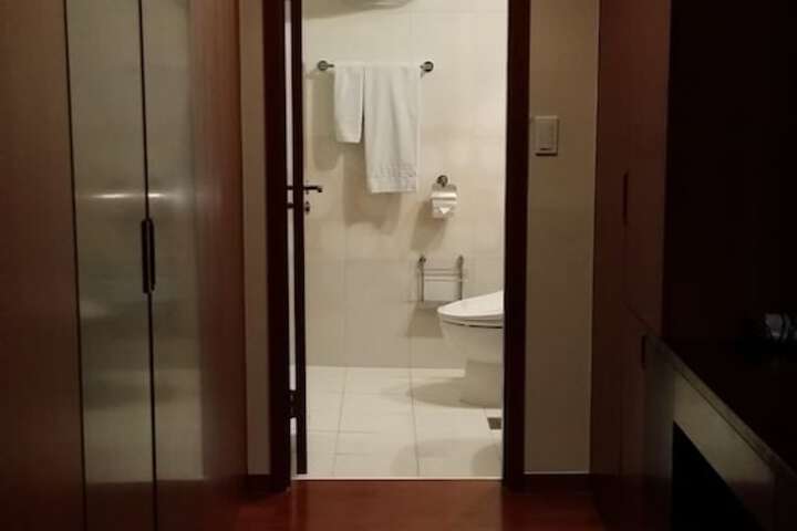 Room 22 of 34