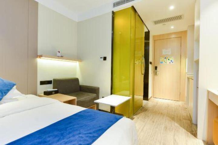 Rongju Hotel（Xuhui Longhua Riverside）