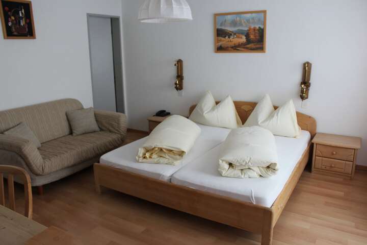 Room 5 of 73