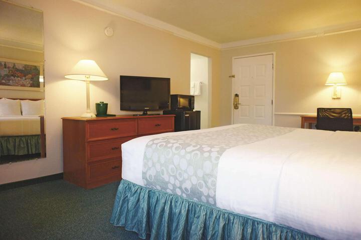 1 King Bed (15 of 17)