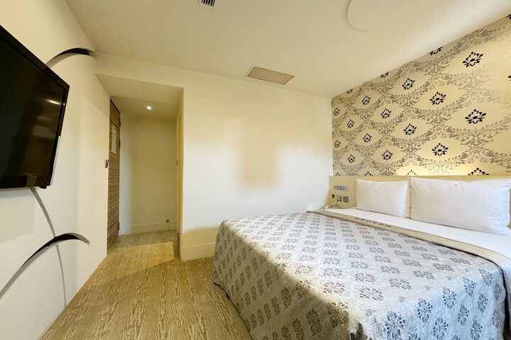 Room 43 of 160