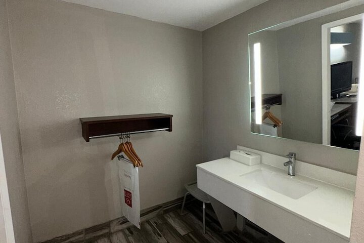 2 Double Beds Accessible (33 of 33)