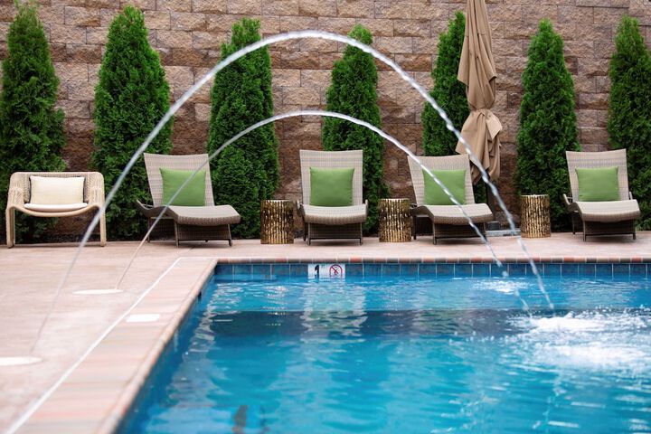 Indoor/outdoor pool