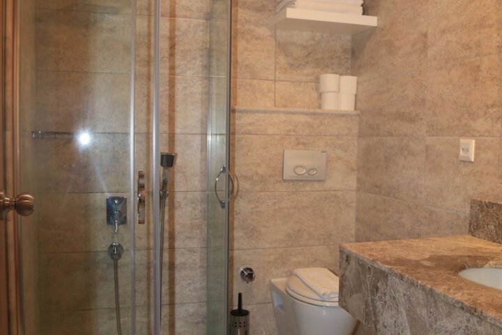 Room 5 of 20