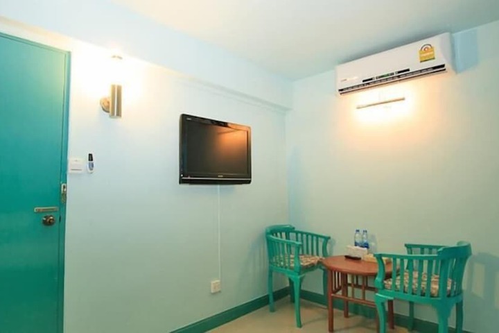 Room 10 of 68