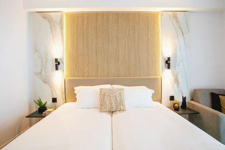 Room 8 of 79