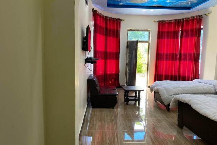 Room 7 of 8