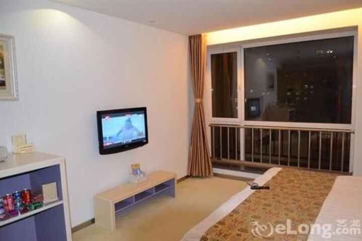 Room 8 of 114